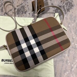 New Burberry Small Camera Crossbody Bag Limestone Color NWT $1250